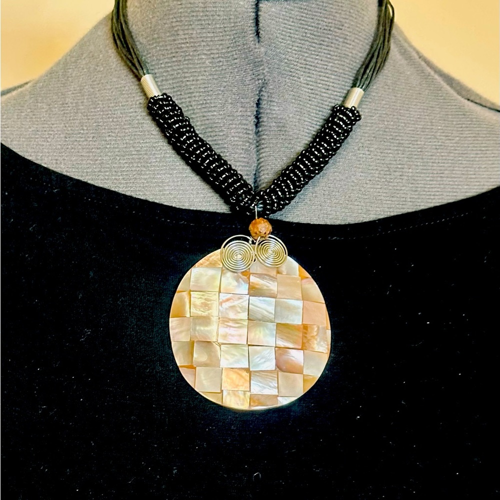 Elegant Shell Pendant Necklace